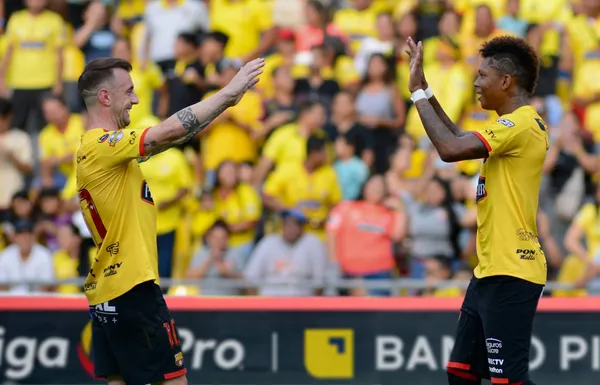 El volante Billy Arce se dio el lujo de anotar goles para Emelec y Barcelona SC en la misma temprorada