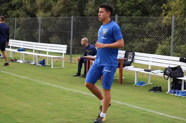El volante ecuatoriano podría regresar a las canchas