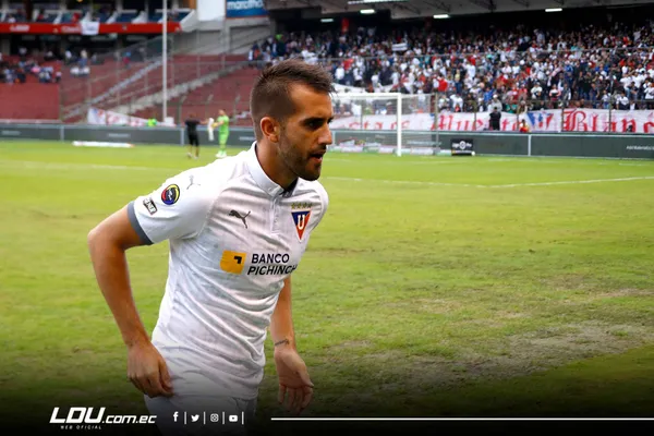 El volante se encuentra admirado de las instalaciones y todo lo que tiene la U