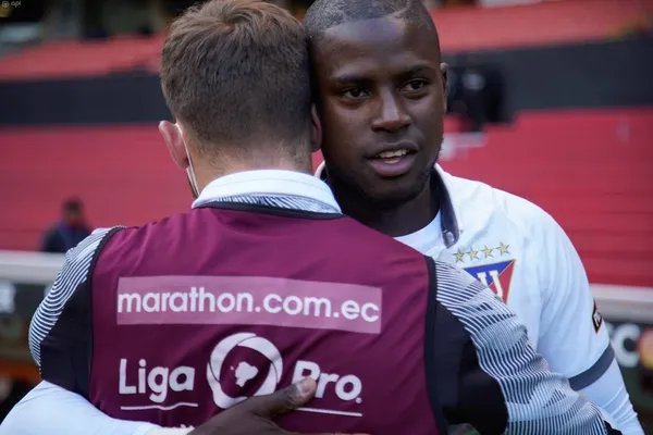 El zaguero de 27 años es especialista en los tiros libres