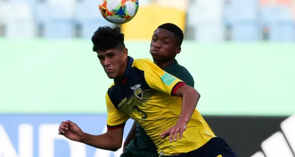 El zaguero central cada partido juega mejor, sin embargo, no tiene la prensa que tiene Piero Hincapié y poco o nada se sabe de él