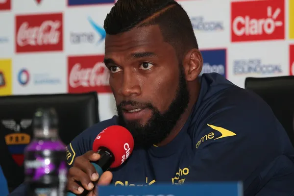 El zaguero central denunció que nunca antes le habían propuesto fichar sin preguntarle que quiere