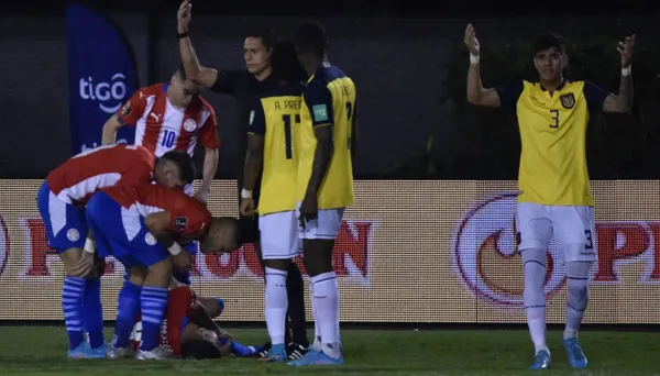 El zaguero central de la tricolor utilizó sus redes sociales para comunicarse con los hinchas