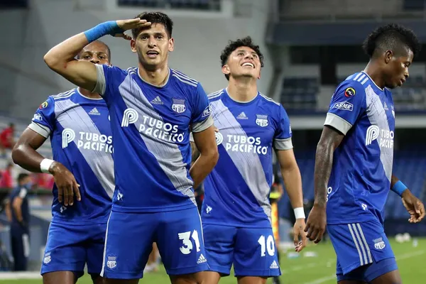 Emelec, el equipo del, director técnico, Ismael Rescalvo, se colocan momentáneamente en el primer lugar de la tabla, y también piensan en la Copa Sudamericana.
