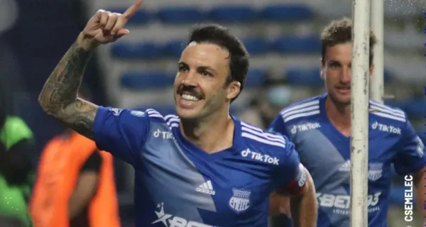 Emelec está disputando un partido de poder a poder contra Aucas y Sebastián Rodríguez perdió la paciencia