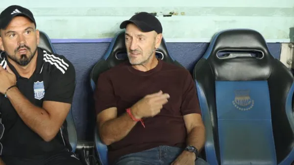 Guillermo Duró durante los minutos finales en Cuenca; poco después se confirmaría su futuro para 2026