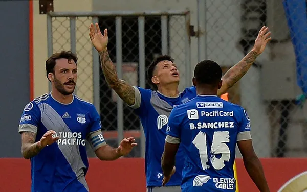Emelec goleó al Bragantino y se consolida como único líder de su grupo