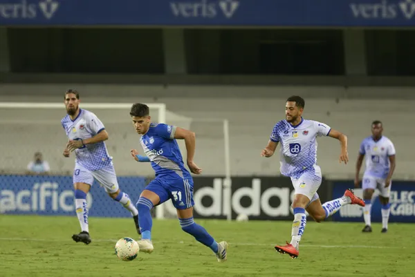 Emelec llegó a la punta del campeonato y Delfín se llevo una amarga derrota