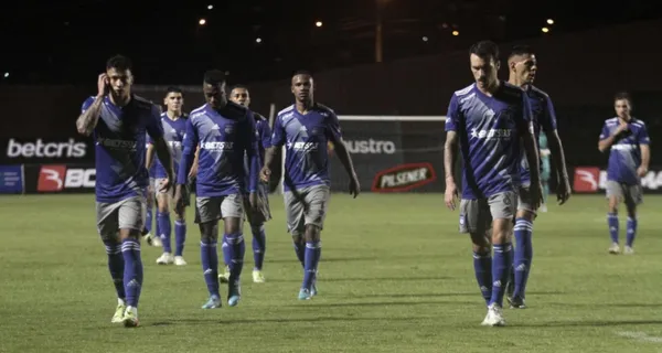 Emelec perdió ante Universidad Católica por 2 a 0 y los hinchas están molestos con estos jugadores, quienes no han aportado nada el club