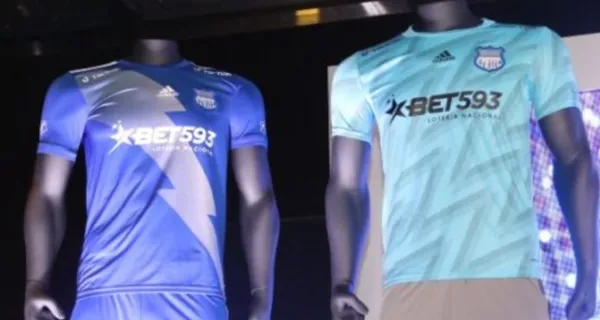 Emelec presentó a su nueva indumentaria para el 2022 y los hinchas ya le encontraron un modelo parecido a la titular