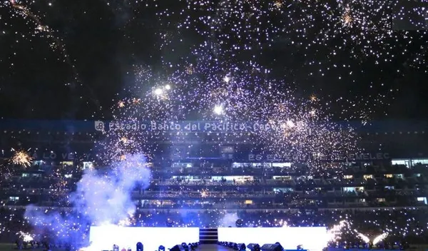 Emelec presentó a su plantilla en la explosión azul