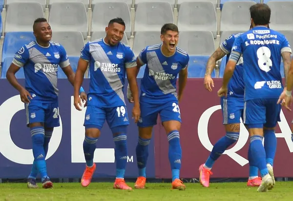 Emelec sumó tres puntos vitales gracias a un dudoso penal