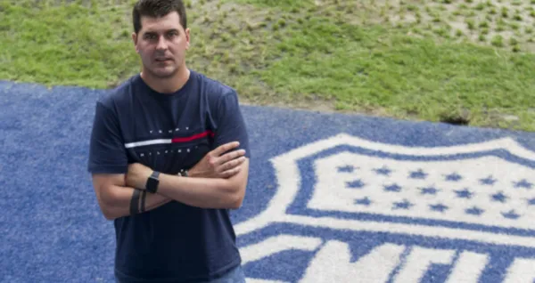 Emelec terminó el contrato de Ismael Rescalvo, quien rompió el silencio luego de irse por la puerta de atrás