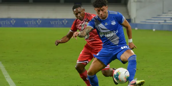 Emelec tuvo que bregar más de la cuenta para vulnerar el arco de Mushuc Runa y conseguir un triunfo agónico