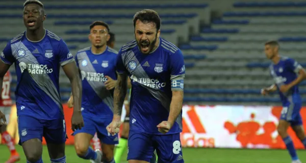 Emelec tuvo un arribo accidentado a Guayaquil porque en plenos festejos se le llevaron el celular a uno de los jugadores del plantel