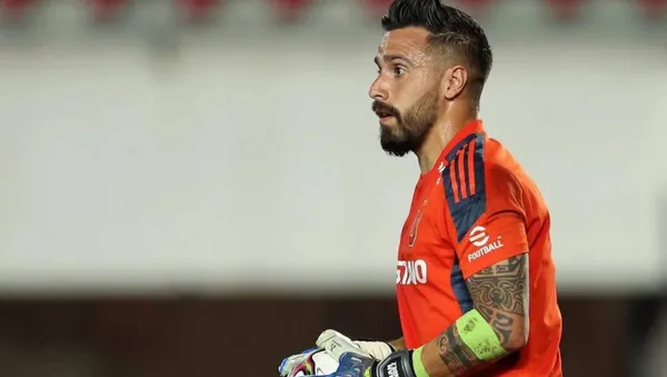 En Chile le hicieron la vida imposible a Hernán Galíndez, mientras que en Independiente del Valle tratan bien a su jugador chileno