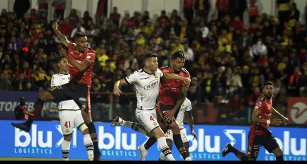 En Deportivo Cuenca quedaron muy enojados con el arbitraje y mandaron este mensaje