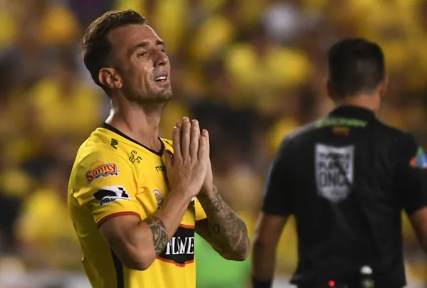 En el Clásico del Astillero, Damián Díaz quiso dejar a la par las plantillas tras la expulsión de Frascarelli