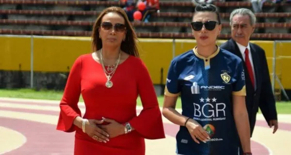 En El Nacional los problemas no paran y esta vez los trabajadores decidieron plantarse a las afueras del complejo de Tumbaco ante la falta de pago de sus salarios. Mira desde cuándo viene este problema económico