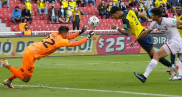 En el partido contra Venezuela Piero demostró que es el mejor zaguero central que tiene la Tri a día de hoy