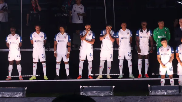 En la presentación de LDU hubo el reconocimiento para uno de los grandes en su historia