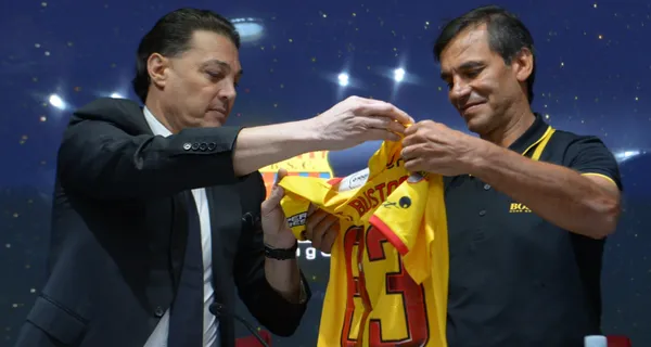 En las últimas horas, el tema de Fabián Bustos fue tendencia en las redes sociales y aún no está definido su futuro