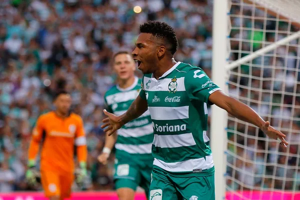 En México anuncian que Preciado será desafectado de Santos