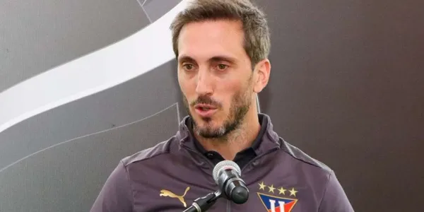 En plena rueda de prensa el acto de prepotencia de Luis Zubeldía