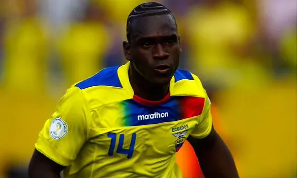 En un cotejo de la TRI, Mortero no le entregó el banderín de capitán