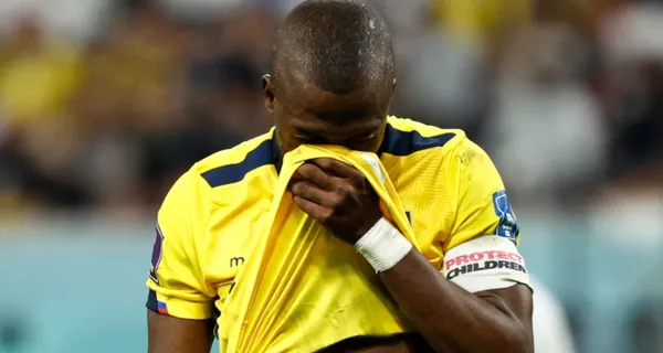 Enner Valencia no aguantó y lloró luego de la eliminación de Ecuador pero FIFA le hizo algo especial