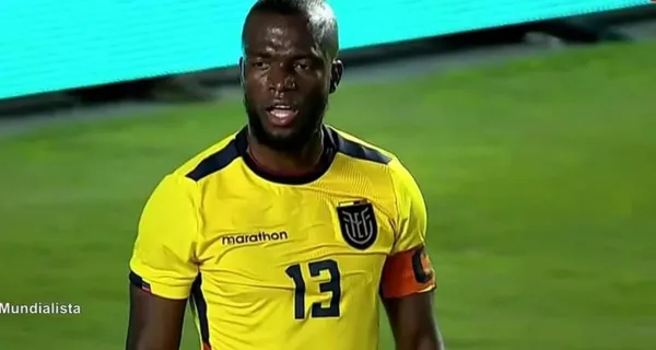 Enner Valencia en el Fenerbache es crack y anota goles por montones, en cambio en la Selección Ecuatoriana es todo lo contrario ¿Qué le pasa?