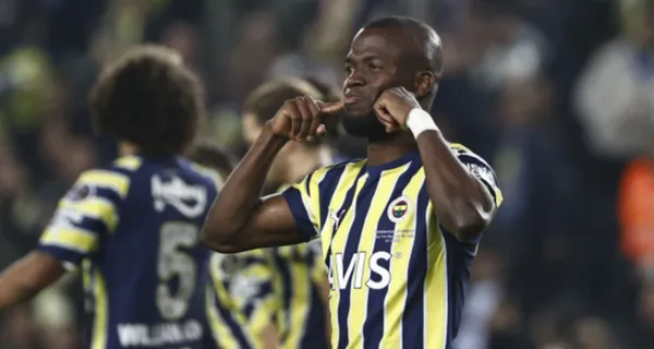 Enner Valencia está siendo criticado en Fenerbahce y esto habría decido hacer con su futuro