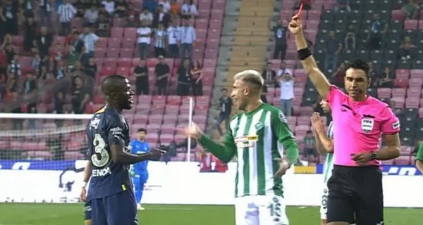 Enner Valencia rompió el silencio luego que le expulsaran de manera injusta, no se guardó nada