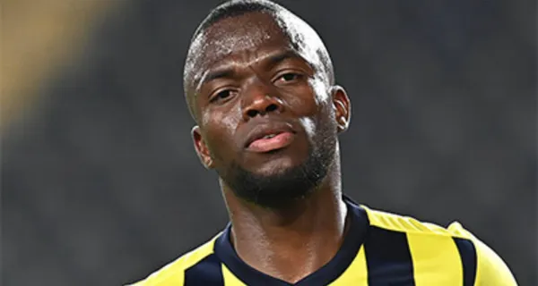 Enner Valencia salió de una lesión que lo marginó varias semanas de la cancha y ahora le hicieron jugar solo unos segundos