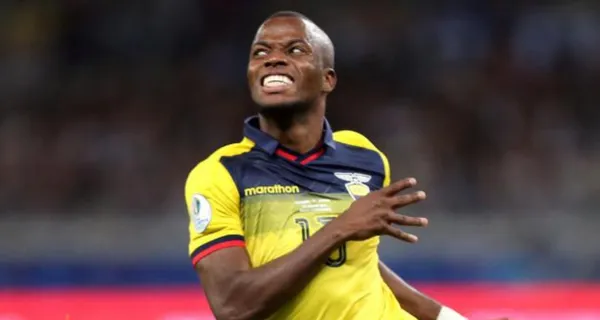 Enner Valencia tuvo un momento tenso contra la Selección Argentina, con la que se enfrentó, y encaró a Lautaro Martínez