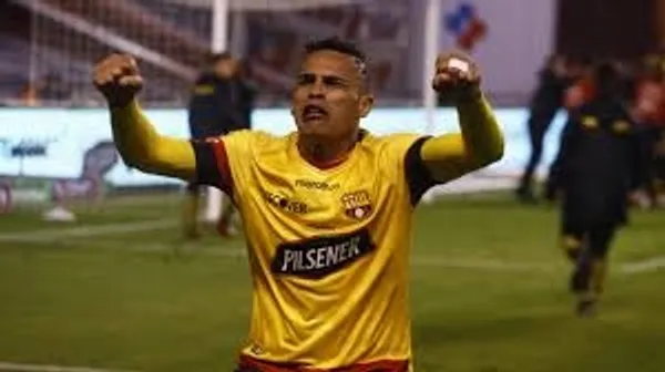 Entre Liga de Quito y Barcelona SC hubieron varios camisetazos