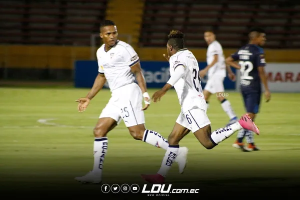 Esta sería la camiseta oficial de la temporada