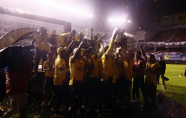 Este delantero llegaría para acompañar a Carlos Garcés