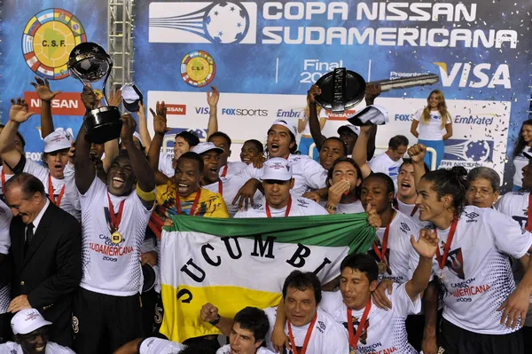 Este juvenil "albo" del 2009 sigue en actividad y gana un tremendo sueldo