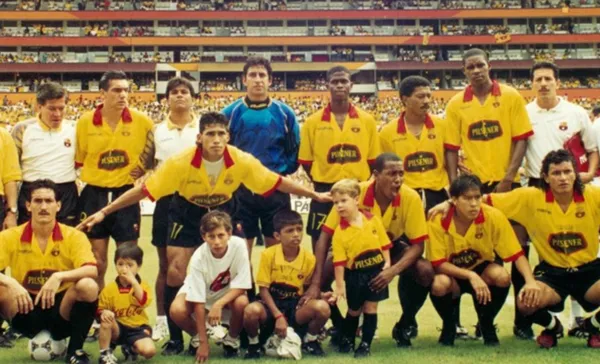 Estuvo en el once ideal del continente americano y es una leyenda del fútbol ecuatoriano
