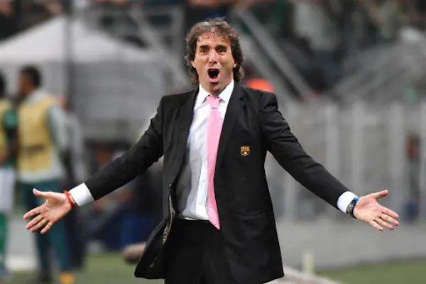 Explicó que tuvo acercamientos pero informales