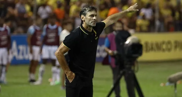 Fabián Bustos como era de esperarse puso una excusa tras la derrota contra el Gualaceo