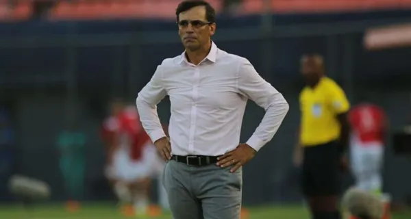 Fabián Bustos, entrenador de Barcelona SC, tuvo semanas complicadas con las críticas que recibió. Esta vez fue su turno para responder