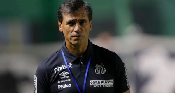 Fabián Bustos es criticado luego que a Santos lo eliminó un equipo venezolano en Sudamericana, mira lo que dijo