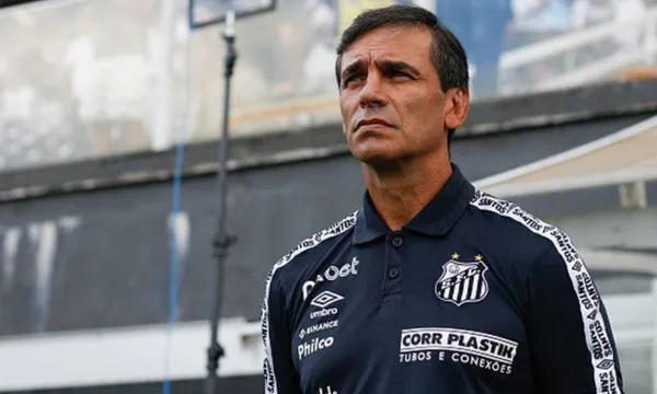 Fabián Bustos no es más director técnico del Santos de Brasil y una imagen se hizo viral luego del partido frente al Táchira