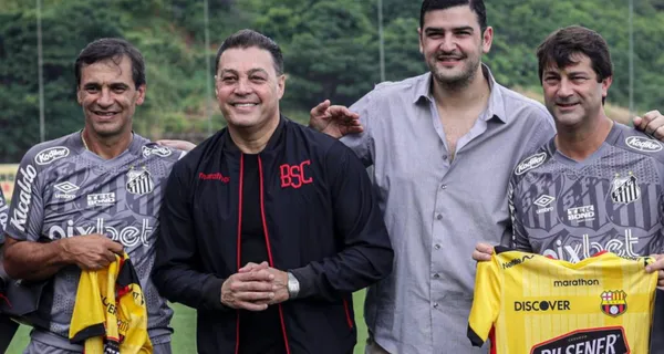 Fabián Bustos no es más entrenador de Santos de Brasil y decidió viajar a Guayaquil según información de distintos medios porteños