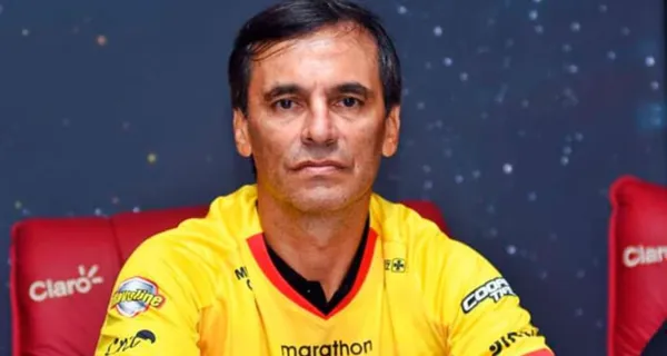 Fabián Bustos no está seguro en el puesto de entrenador de Barcelona SC