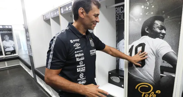 Fabián Bustos fue presentado como nuevo entrenador de Santos y tras su paso en Barcelona SC donde privilegio el juego de resultados y no vistoso
