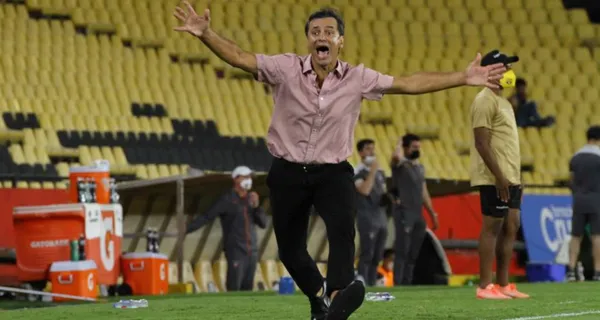 Fabián Bustos fue renovado en Barcelona SC pese a la respuesta mayoritaria de hinchas que lo querían fuera. El entrenador por su parte no hace más que hablar bien del club y ponerlo en lo más alto