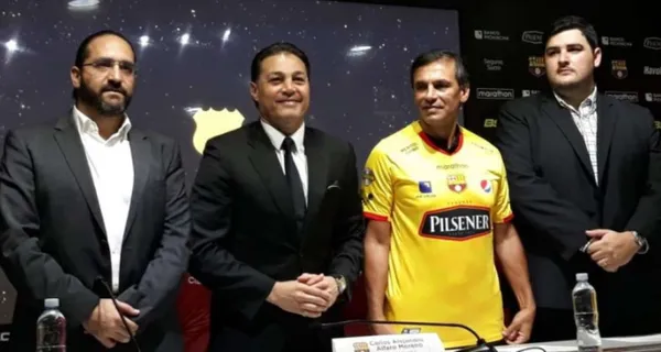 Fabián Bustos todavía no ha arreglado su continuidad en Barcelona SC y reportan que habría una oferta tentadora desde México. Sabiendo esto, Ismael Blanco ya se candidatiza como entrenador ya que quiere regresar al club